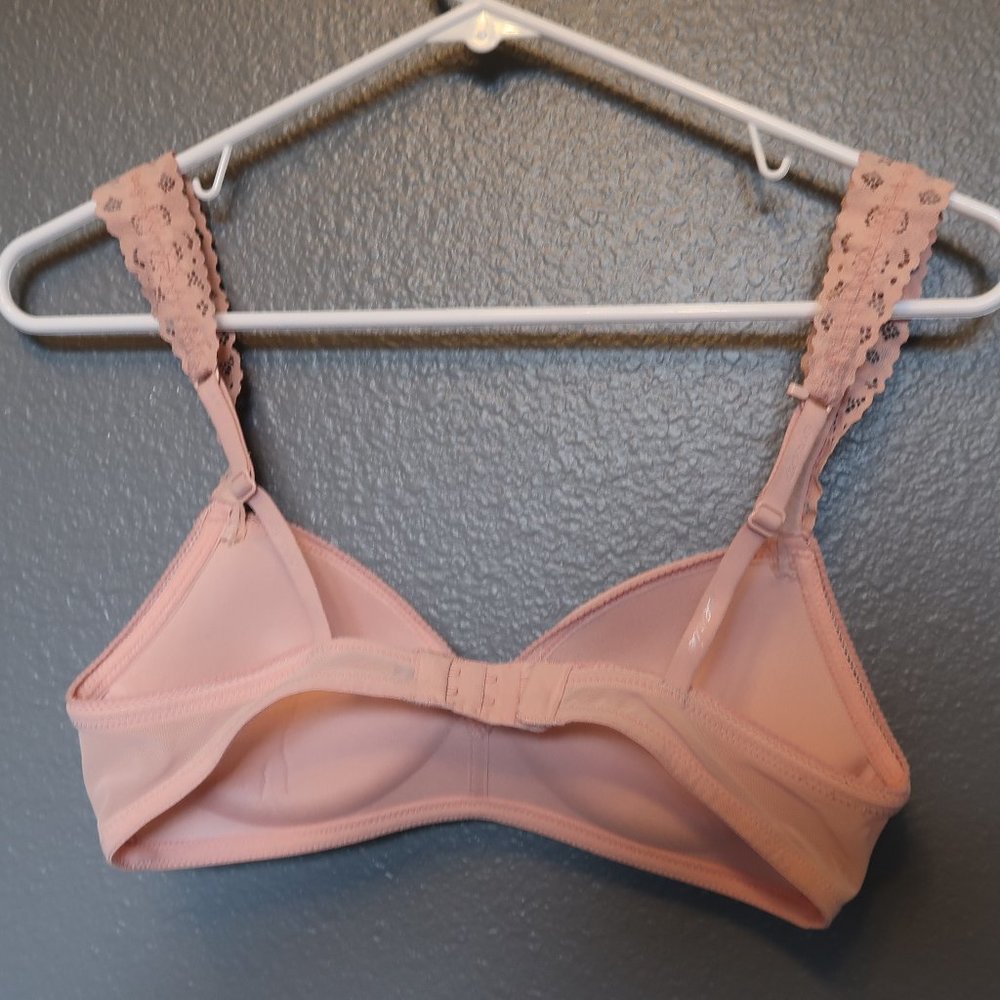 Pink Wireless Bra - Picture 4 of 7